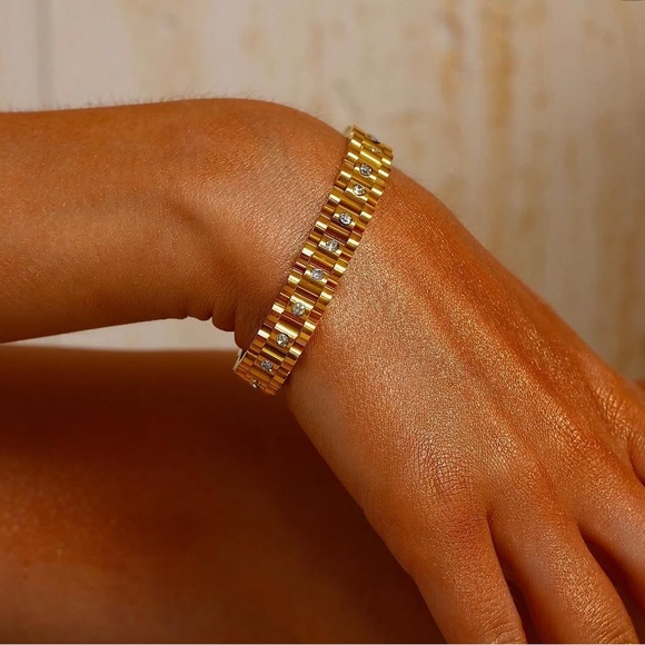 Elegant Gold Bracelet for Women - Picture 2 of 3